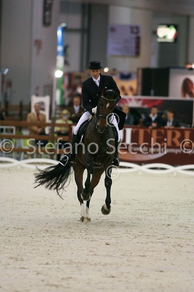 LAUGKS_MEGGLE\'S WELTTALL_MILANO_2011_SS2_2427.jpg